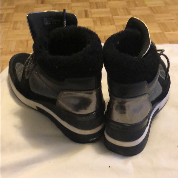 Michael kors booties - Picture 3 of 4